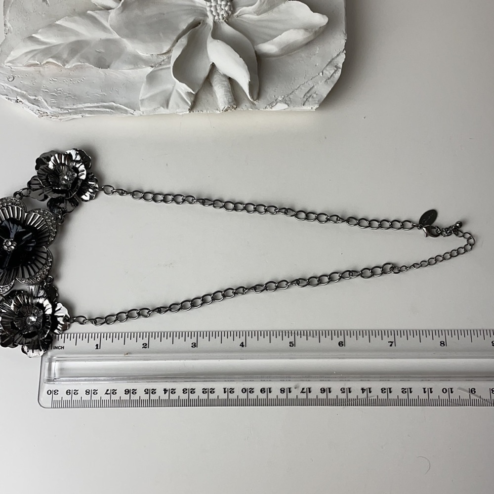 Guess Fashion Necklace Three Flower With Crystals Statement - Picture 6 of 12